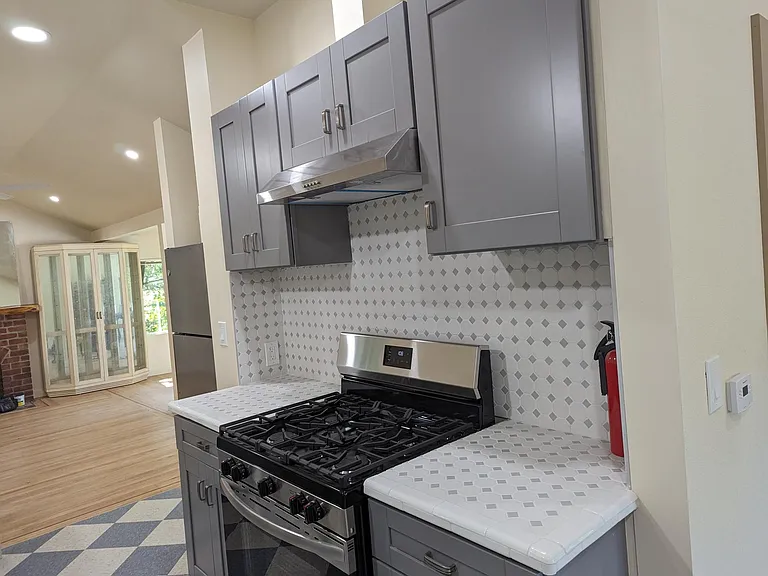 566 Live Oak Ln — Photo 5
