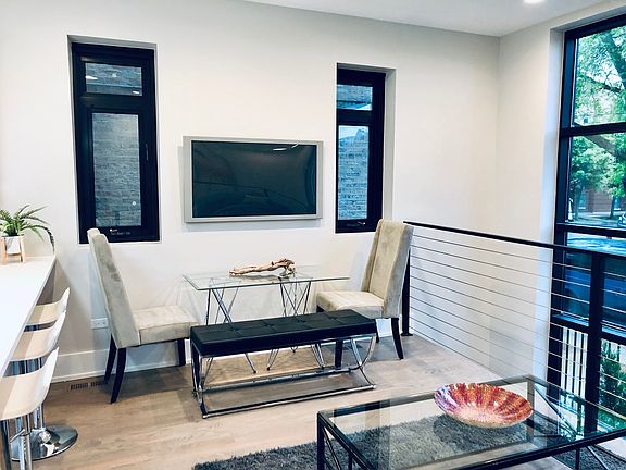 4th image of 1905 N Albany Ave #1