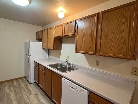 3rd image of 2401 Daws Dr APT B
