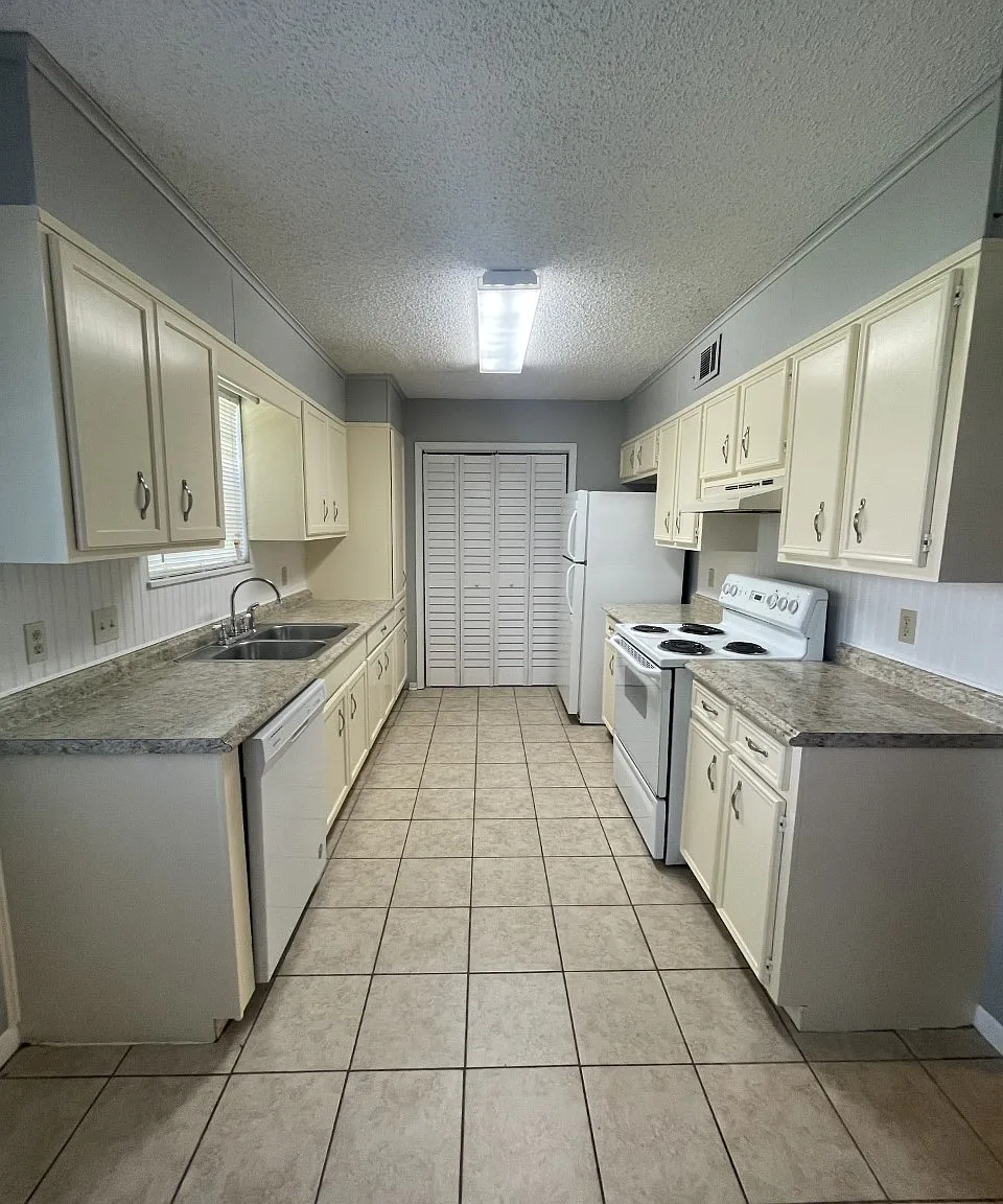 2 bed, 1.5 bath, $1,200 — Photo 4
