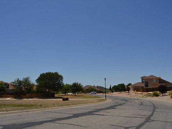 5th image of 610 Ashford Dr