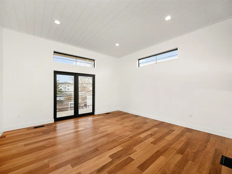 3328 E 55th Ave — Photo 22