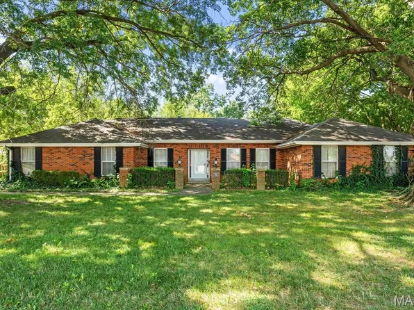 702 W Poplar St, Mascoutah, IL 62258