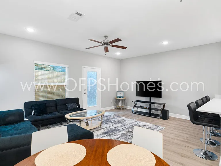319 Carmel Dr #4 — Photo 16