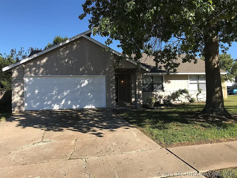 3113 S Poplar Ave — Photo 2