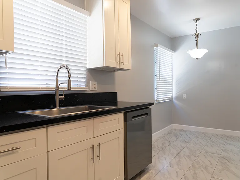 6909 Hazeltine Ave #1 — Photo 2