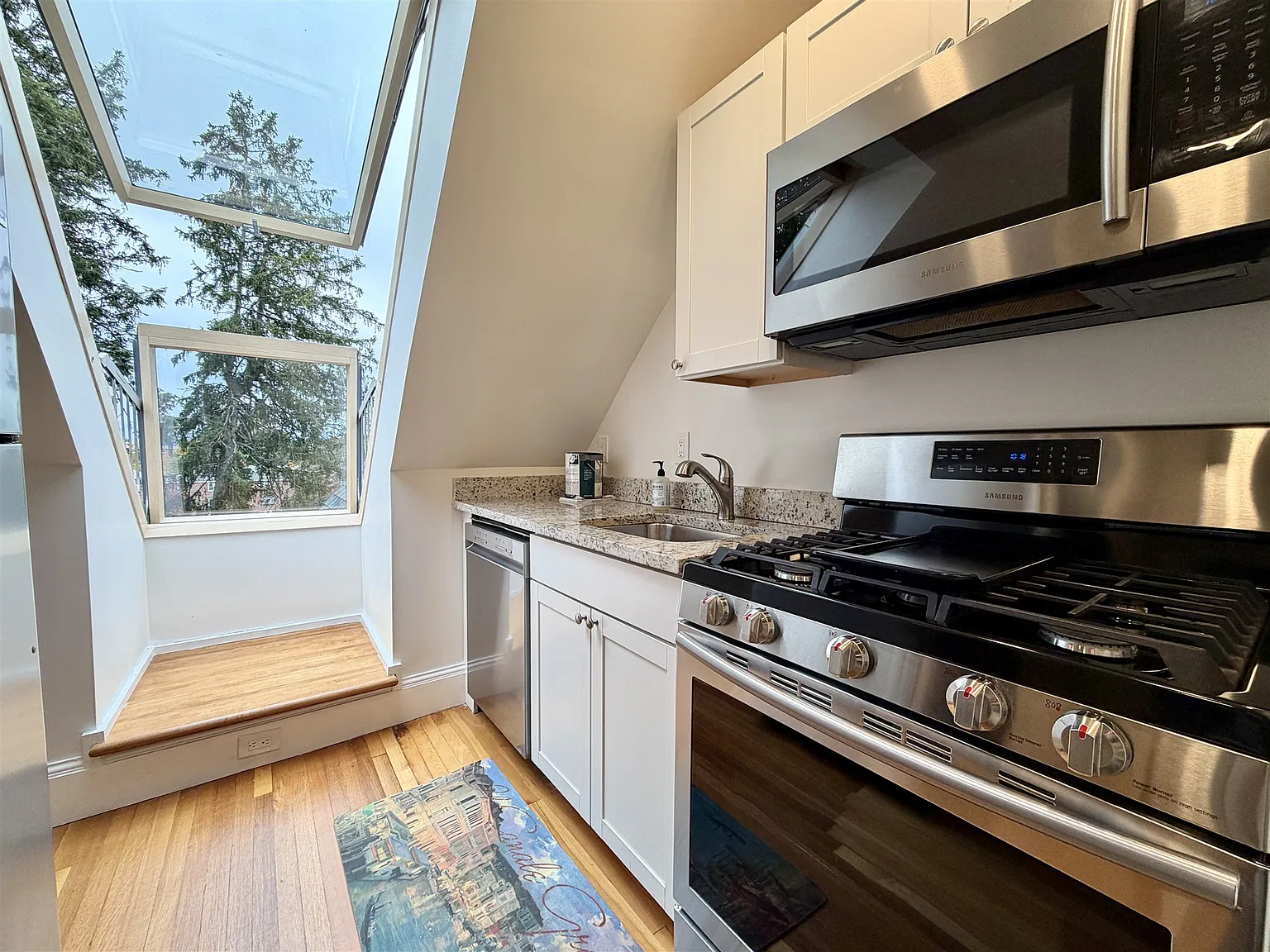 1 bed, 900 sqft, $2,800 — Photo 4