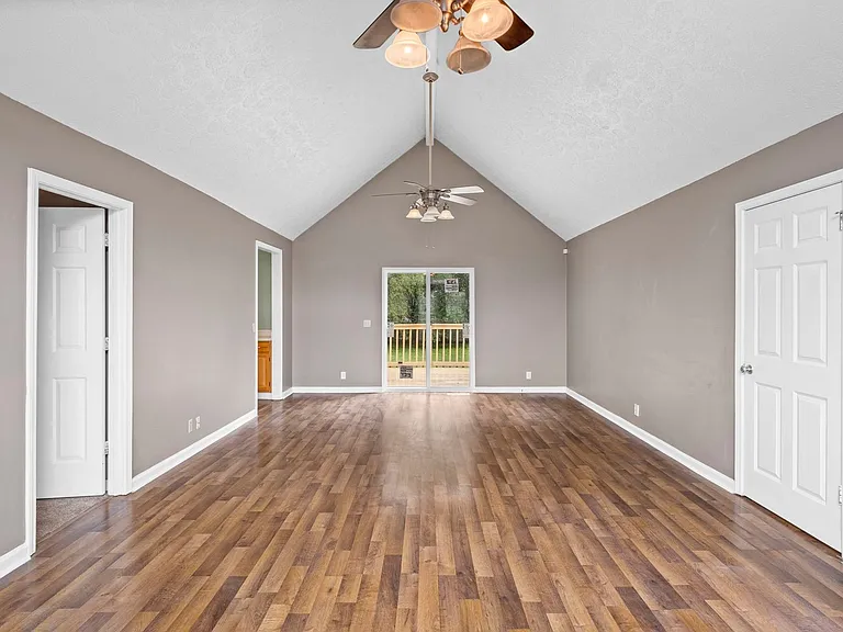 154 Arsenal Dr — Photo 3