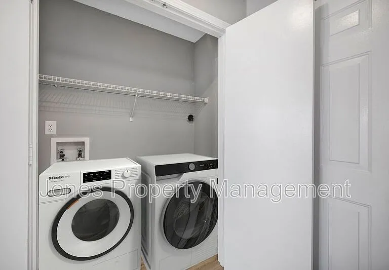 307 Country Club Dr NE — Photo 16