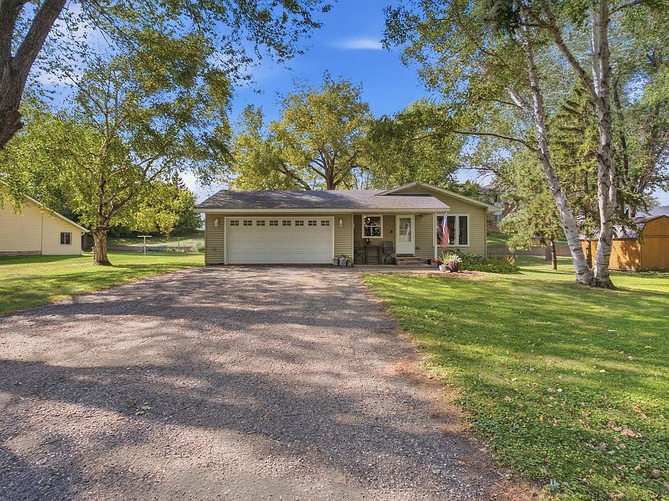 1st image of 210 Lakeview Dr