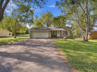 210 Lakeview Dr, Spicer, MN 56288