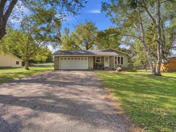 210 Lakeview Dr, Spicer, MN 56288
