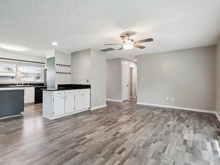 72 Ferguson Ln — Photo 13