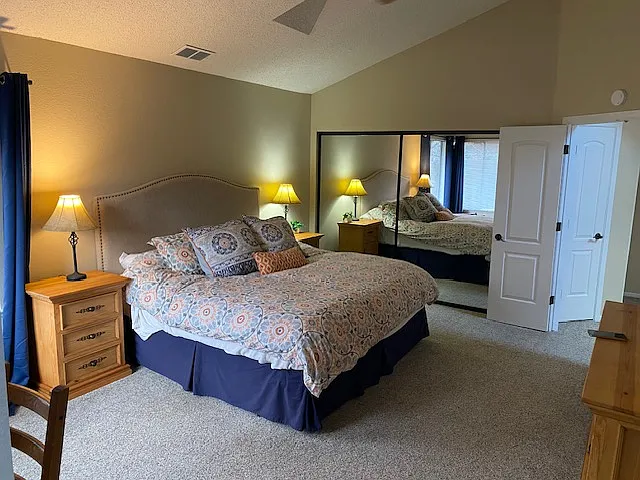 115 Edgewater Pkwy — Photo 3