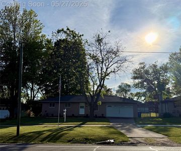 1903 Crescent Lake Rd, Waterford, MI, 48327