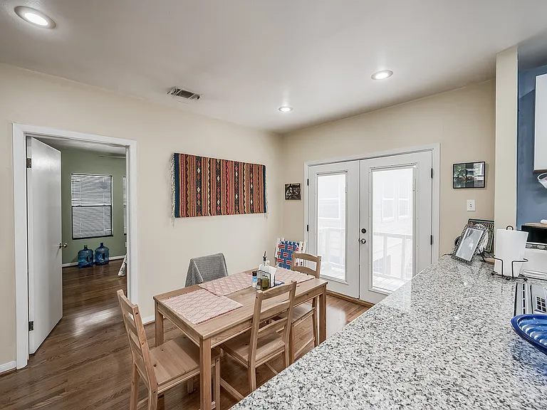 1913 Hawthorne St #1 — Photo 4