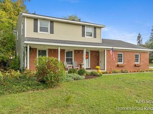 2323 Rosewood St, Jenison, MI 49428