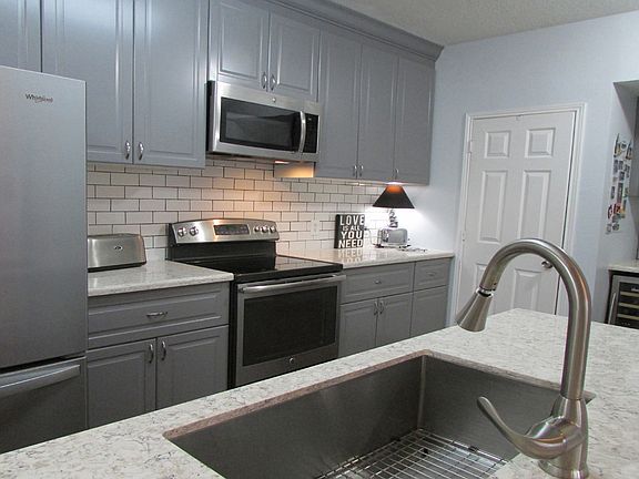 3rd image of 233 Goldenrain Dr APT 202