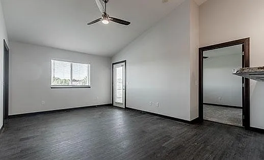 1330 E Minnesota St — Photo 4