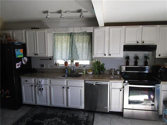 3rd image of 9340 Newtown Rd