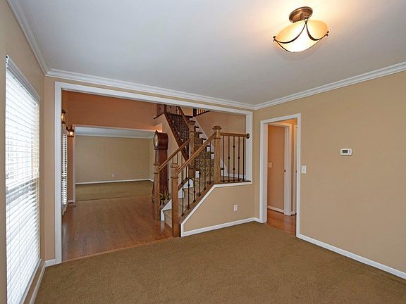 4th image of 10285 Meadowknoll Dr