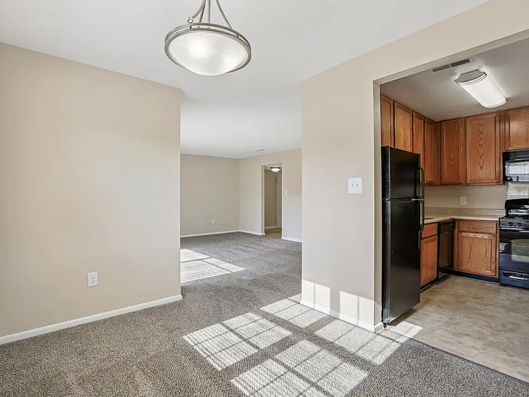 Versailles Apartments — Photo 14