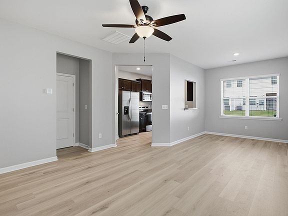5th image of 217 Southridge Ct