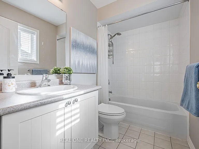 51 Hanson Cres — Photo 38