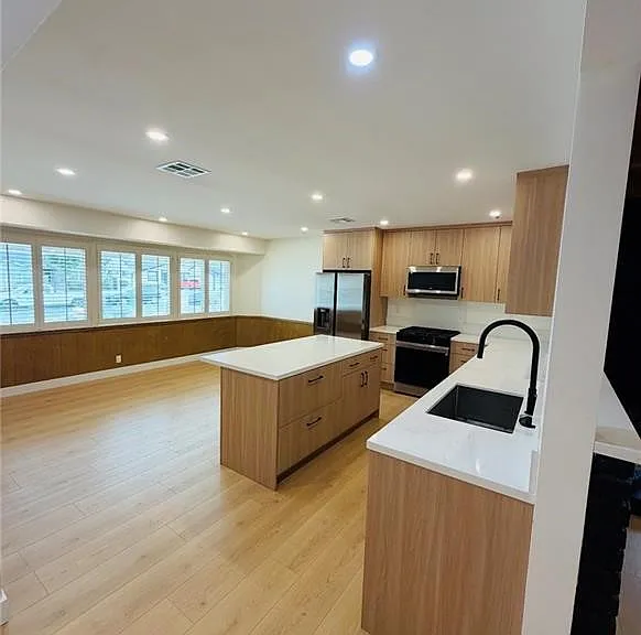 10024 Norwich Ave — Photo 1