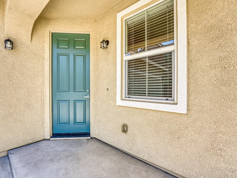 241 Picasso Cir — Photo 27