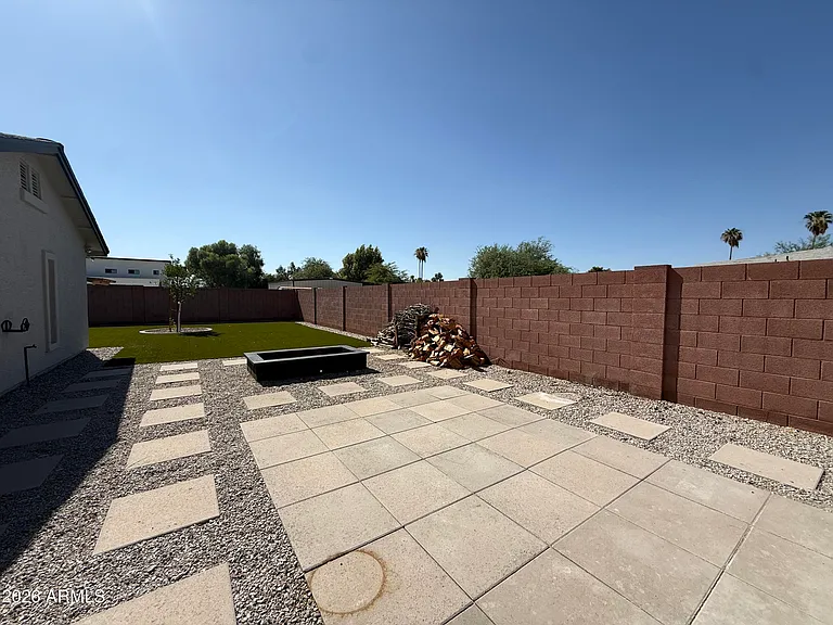 2116 E Marconi Ave — Photo 15