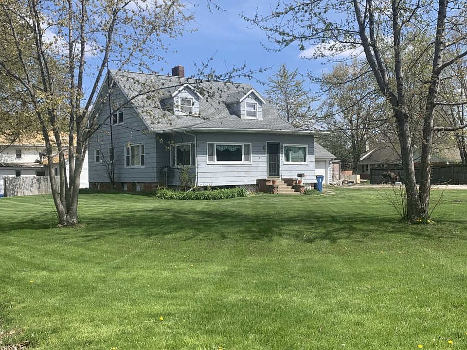 2nd image of 207 W North St