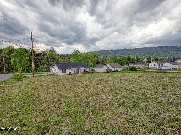 4th image of 1103 Earnhardt Ln