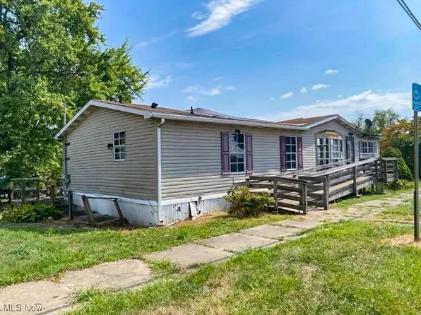 46 High St, Smithfield, OH 43948