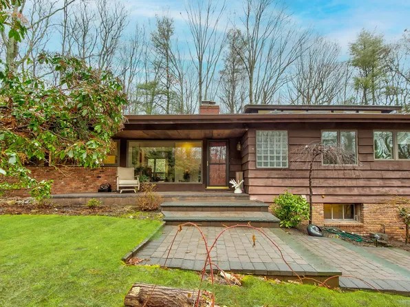 10 Ponderosa Drive, Melville, NY 11747