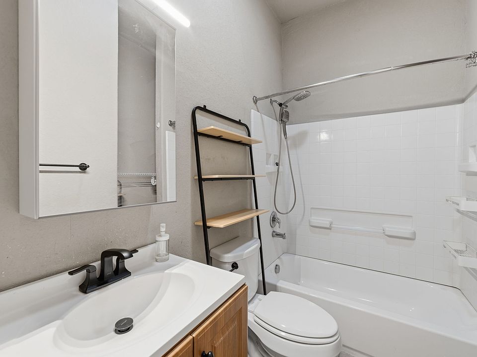 1st image of 210 Cadwallader St