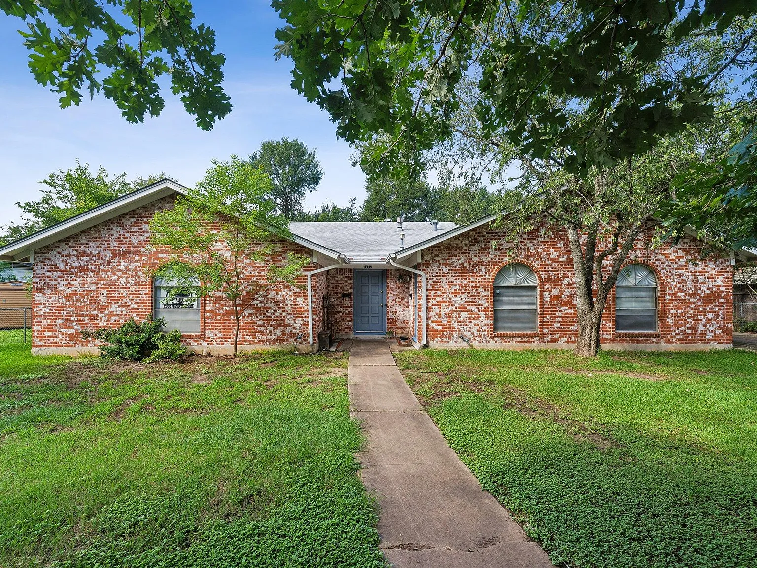 2 bed, 1.0 bath, 975 sqft, $1,550 — Photo 1