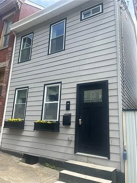1106 James St photo 1