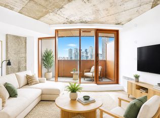 245 Boulevard Robert Bourassa #2304, Montreal, QC H3C1A4