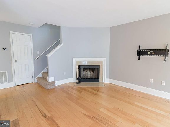 5th image of 207 Colettes Ct