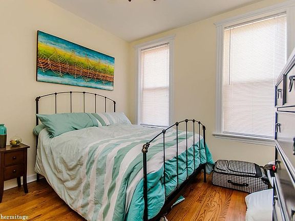 3rd image of 1827 N Hermitage Ave #1013