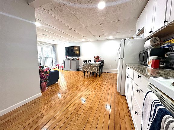 4th image of 16 Richards Ave APT 204