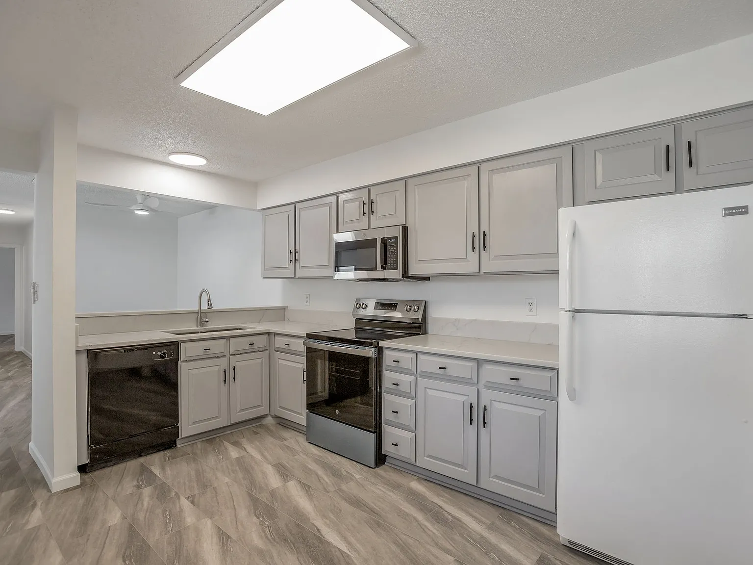 2 bed, 1039 sqft, $2,150 — Photo 1