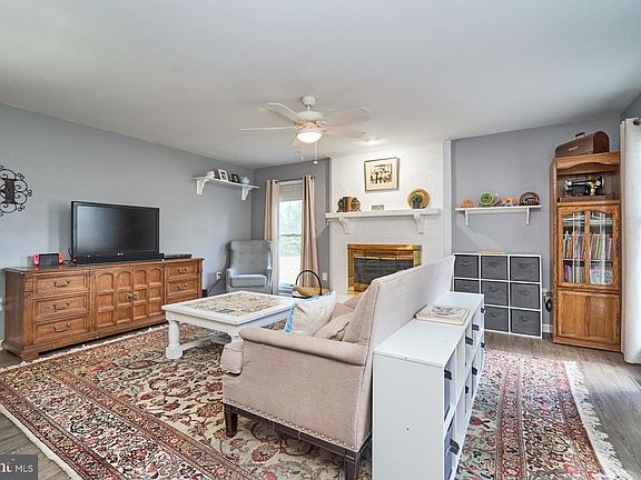 3rd image of 6406 Beales Ct