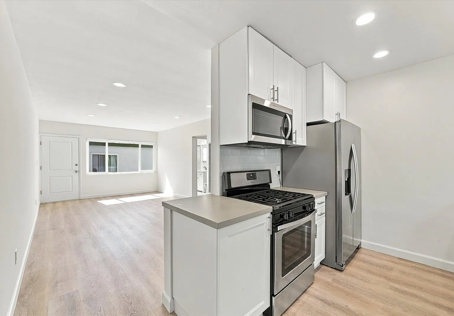 3 bed, 1200 sqft, $4,295 — Photo 1