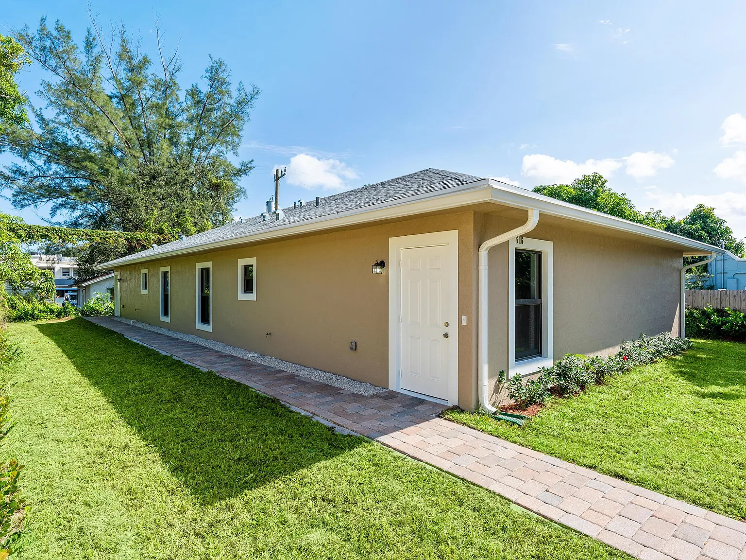 3 bed, 2.0 bath, 2232 sqft, $2,800 — Photo 3