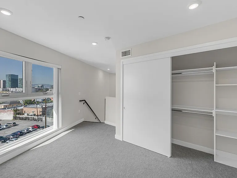 825 Coronado-Building — Photo 41