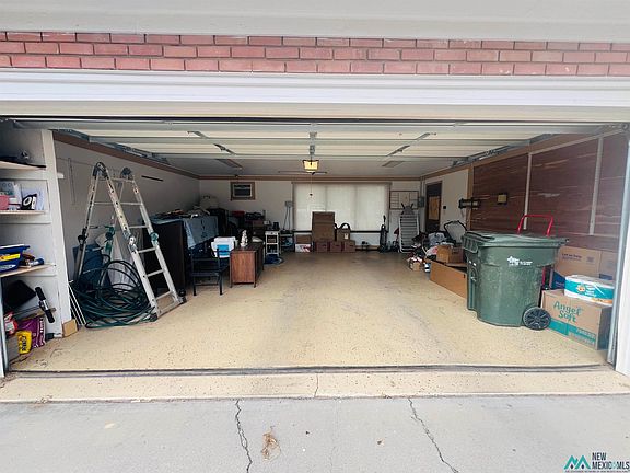 3rd image of 1104 S Country Club Cir