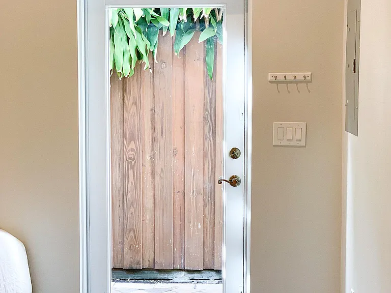 2305 SW 21st St #DETACHED STUDIO — Photo 8