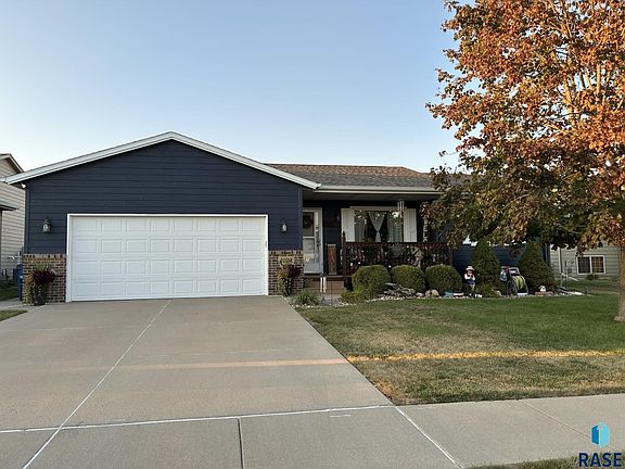 3rd image of 4004 W 92nd St
